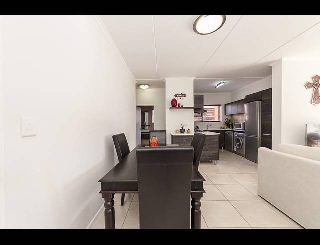 3 BEDROOM APARTMENT TO LET IN OLIVEDALE